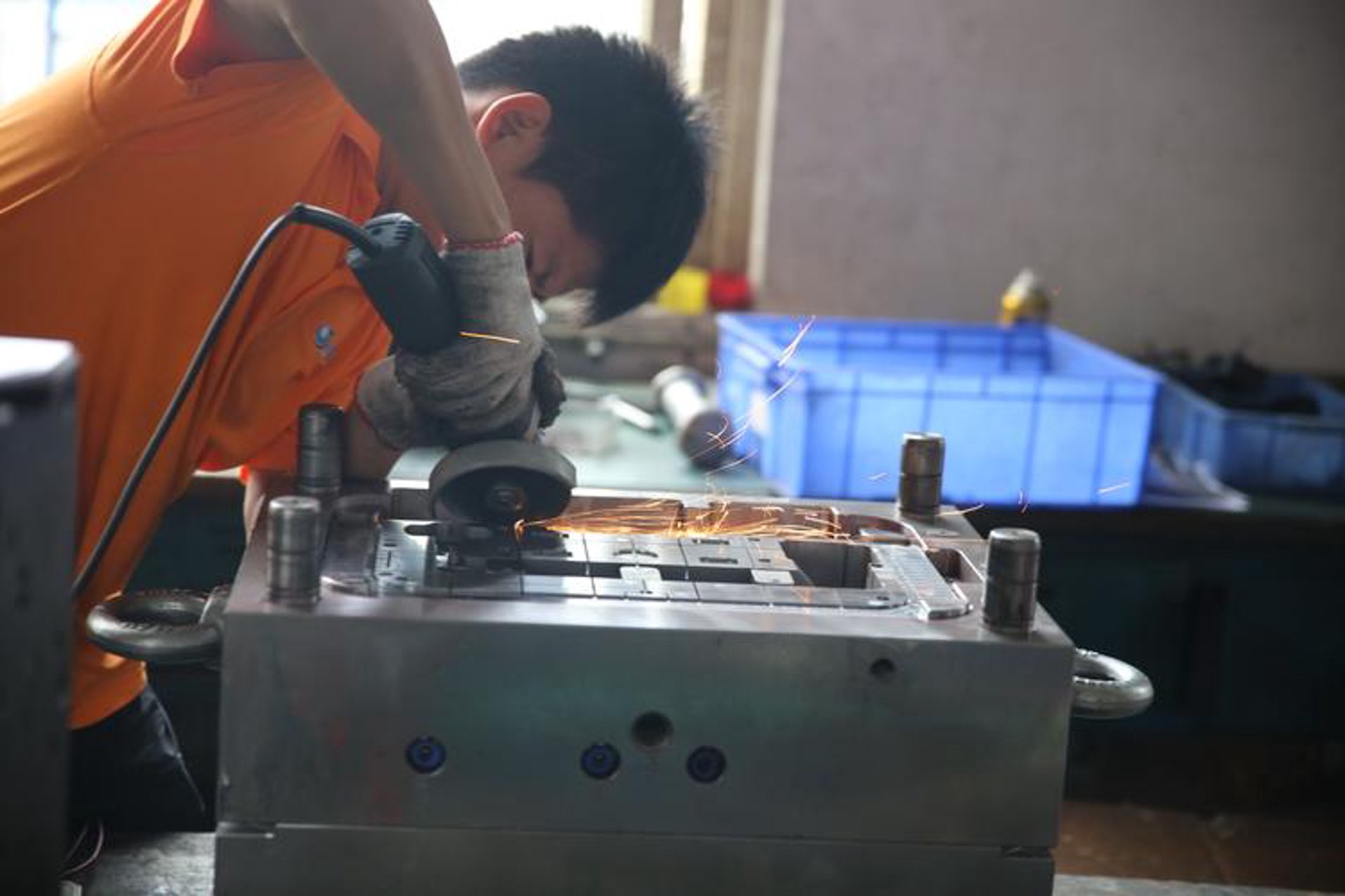 飞云塑胶模具